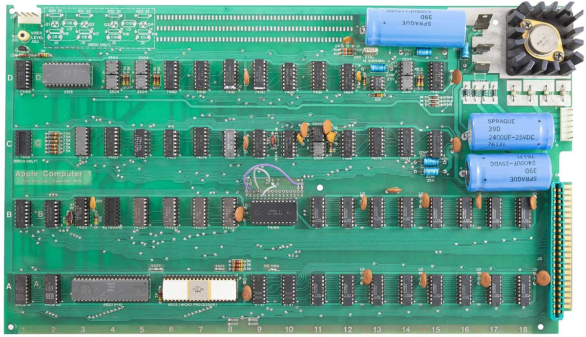 Apple I · 1976 · Wozniak 手工布板 · 美国计算机历史博物馆藏